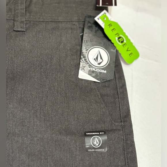 Volcom Frickin Cross Shred Static Hybrid Shorts/ Modern Fit - Charcoal Men’s 31” - Picture 3 of 9